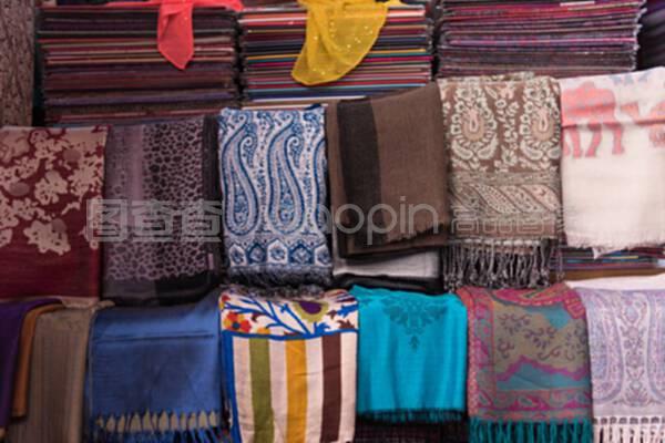 多色纺织品与针织品批发市场的机遇与挑战