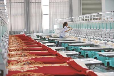 火热生产 纺织业的繁荣与挑战